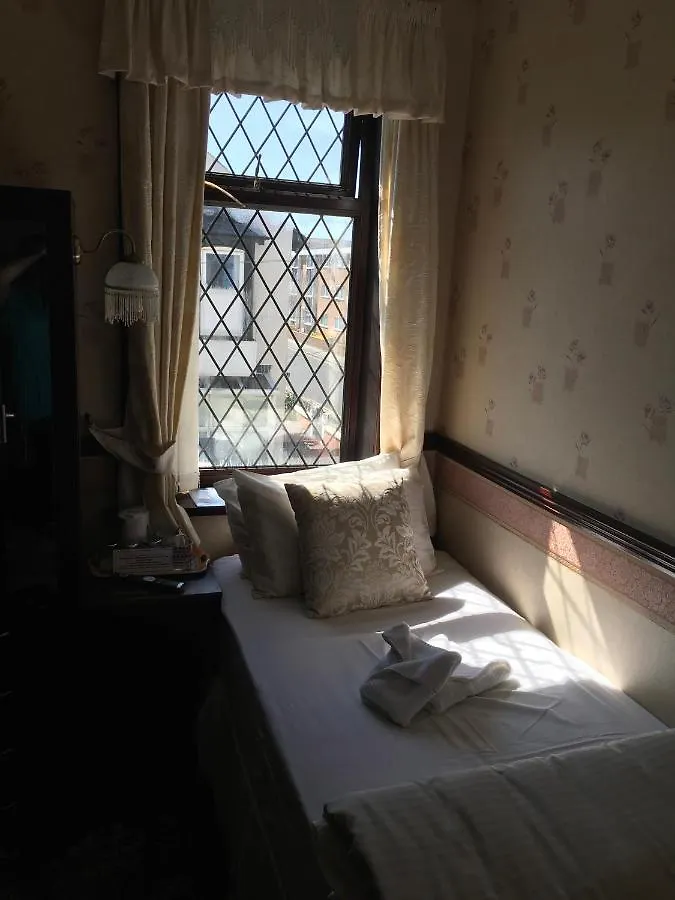 ** לינה וארוחת בוקר בלקפול Shawries Hotel בריטניה